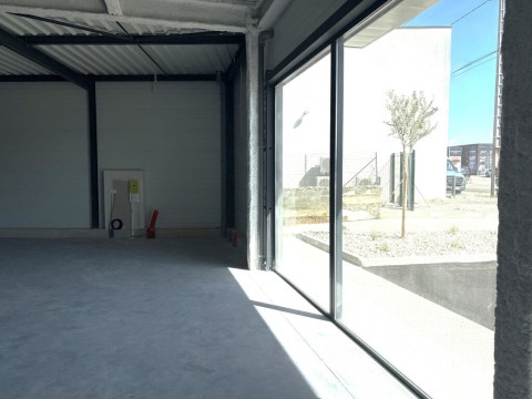 Vente Local commercial de 309 m2 à Montélimar en zone commerciale (26200)