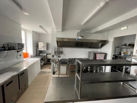 Vente Hôtel bureau 3* de 30 chambres avec piscine et parking près d'Avignon (84000)