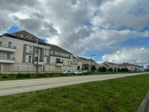 Vente Local commercial avec extraction , 143 m2 à Saint-Pierre-du-Perray (91280) en France