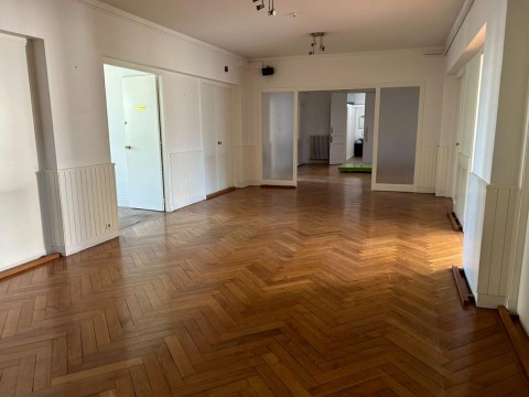Vente Ensemble de bureaux de 305 m2 en centre-ville de Clermont-Ferrand en France