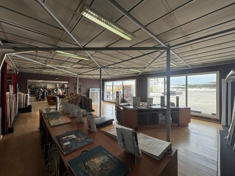Vente Local commercial de 745 m2 à Lons (64140) en France
