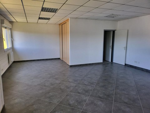 Vente Bureaux de 44 m2 à Champagné en zone artisanale (72470) en France