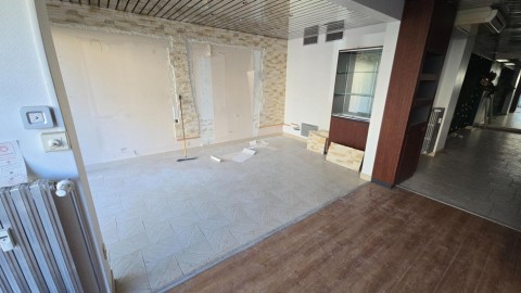 Vente Local commercial , 1080 pi2 à Dreux (28100) en France