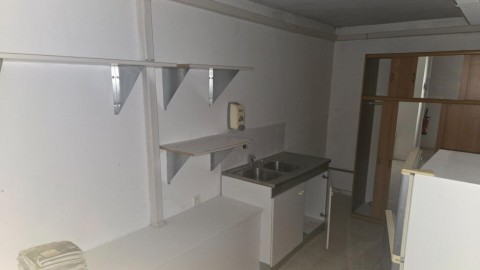 Vente Local commercial - professionnel de 100 m2 pour différentes activités dans le centre ville, à Dreux (28100) en France