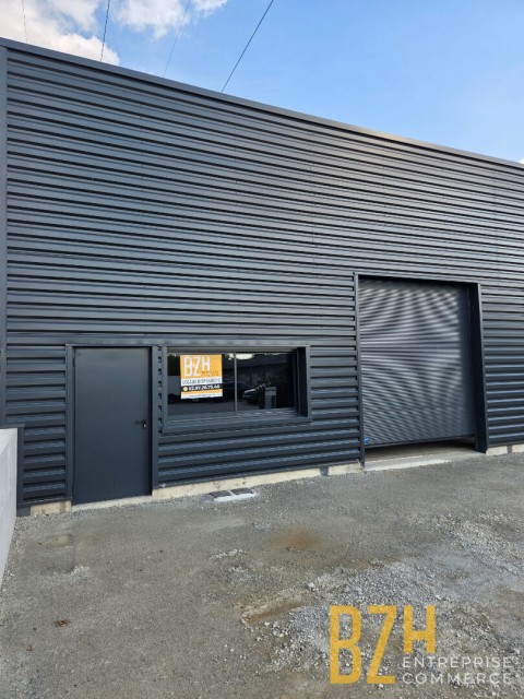 Vente Local d'activité / Entrepôt de 358 m2 près de Vannes dans une zone d'activité dynamique (56000) en France