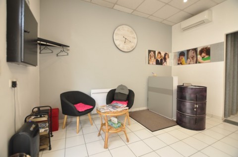 Vente Salon de coiffure de 350 pi2 dans la dynamique commune de Saint-Uze (26240) en France