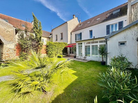 Vente Résidence de tourisme, 200 m2 au calme, à Couilly-Pont-aux-Dames (77860) en France