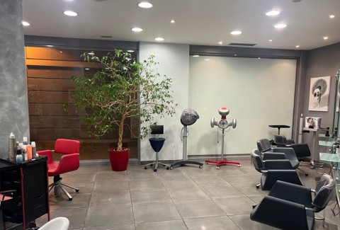Vente Local commercial de 700 pi2 à Aix-les-Bains (73100) en France