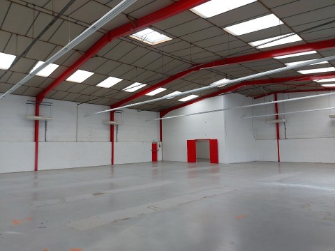 Vente Local d'activité / Entrepôt, 766 m2 dans une zone d'activité attractive, à Changé (53810)