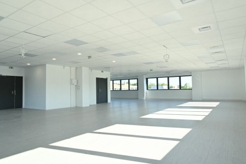 Vente Local commercial de 4100 pi2 dans une zone commerciale et de loisirs, à Pornic (44210) en France