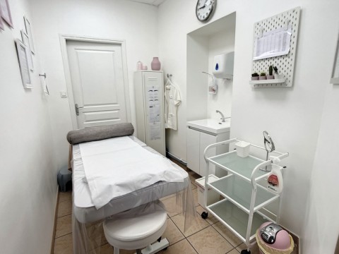 Vente Manucure, Esthétique / salon de beauté, 63 m2 à Cognin (73160)