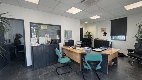 Vente Local d'activité / Entrepôt, 942 m2 à Saint-Cyprien (66750) en France