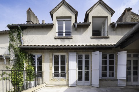 Vente Local commercial Immeuble, 434 m2 en plein centre ville, à Saint-Céré (46400) en France