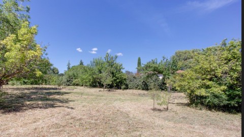 Vente Terrain constructible de 5830 pi2 à Aix-en-Provence (13090) en France
