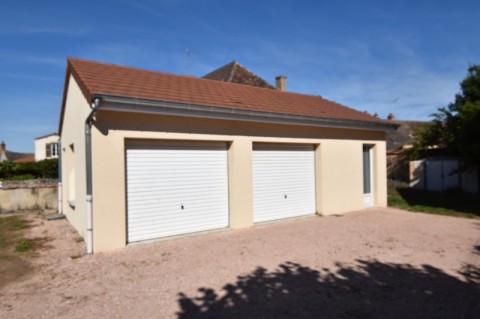 Vente Bâtiment de 520 pi2 en plein centre ville, à Saint-Yan (71600) en France