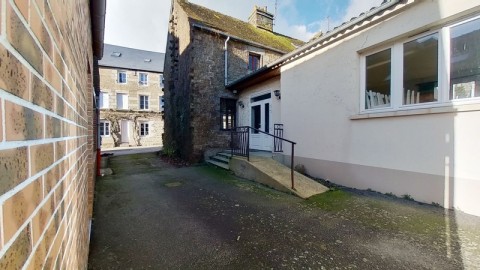 Vente Local commercial de 257 m2 dans un village touristique, à Carrouges (61320)