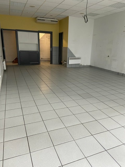 Vente Local commercial de 750 pi2 pour plusieurs activités dans le centre ville, à Saint-Nazaire (44600) en France