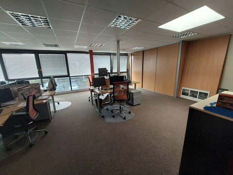 Vente Bureaux / Locaux professionnels, 2000 pi2 à Nantes (44000) en France