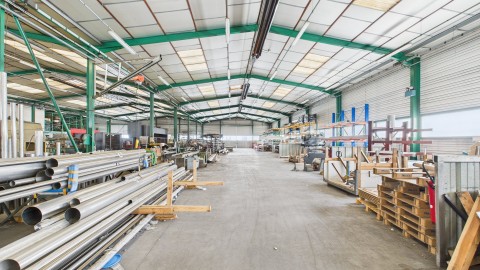 Vente Local d'activité / Entrepôt, 3745 m2 dans une zone dynamique, à Saubusse (40180) en France