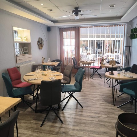 Vente Restaurant avec terrasse dans une rue passante de Roanne en France
