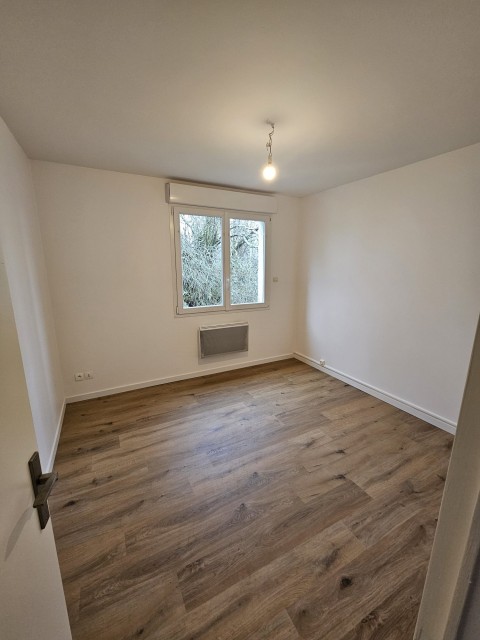 Vente Bureaux / Locaux professionnels, 60 m2 à Saintes (17100) en France