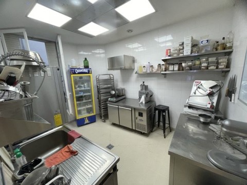 Vente Local commercial idéal pour Restauration rapide, Café à Paris 18ème dans un quartier fréquenté et dynamique (75018)