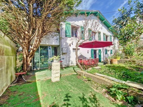Vente Local commercial , 193 m2 dans les Pyrénées Atlantiques (64) en France