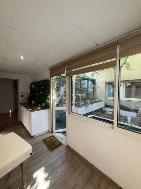 Vente Bureaux, locaux professionnels destinés aux professions libérales en centre ville de Montfavet