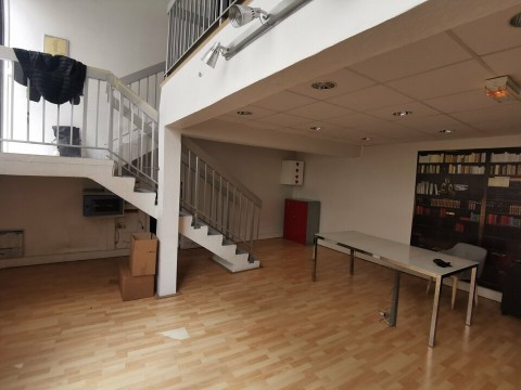 Vente Bureaux / Locaux professionnels, 730 pi2 à Paris 11ème (75011) en France
