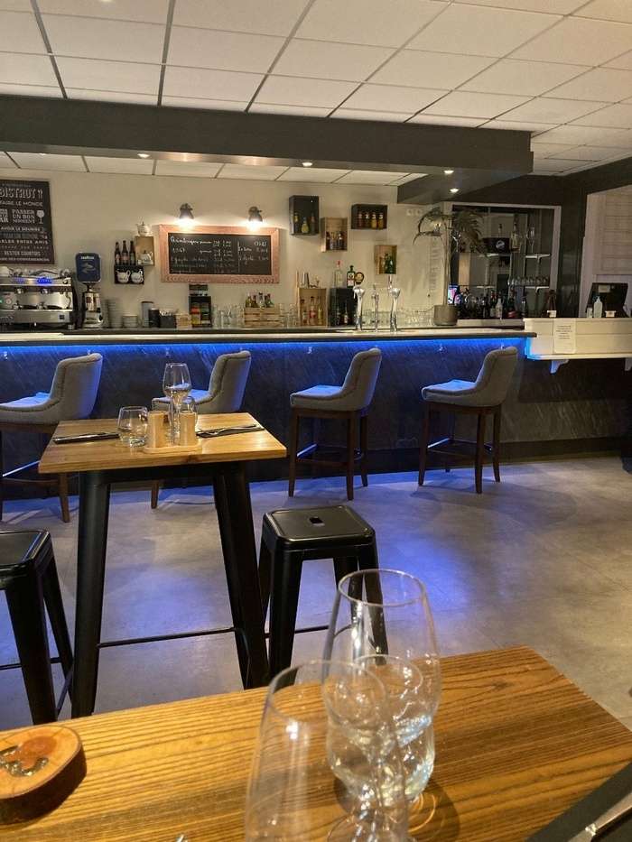 Vente Bar, Brasserie licence IV 105 couverts avec terrasse sur un emplacement N°1, à Riscle (32400) en France