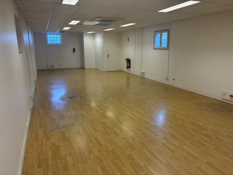 Vente Local d'activité / Entrepôt, 2280 pi2 à Saint-Ouen-sur-Seine (93400) en France