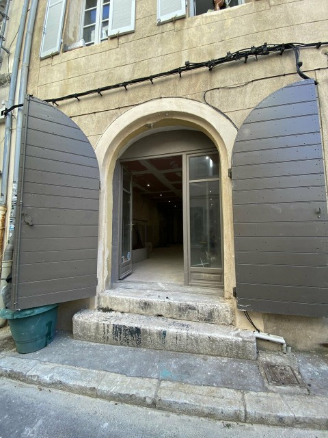 Vente Local commercial de 140 m2 pour plusieurs activités dans un quartier animé, à Marseille (13002)