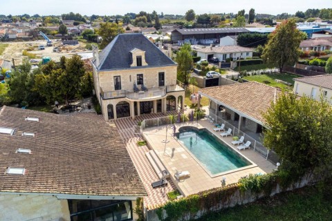 Vente Domaine hôtelier avec piscine à Cavignac (33620) en France