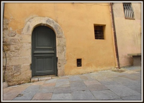 Vente Local commercial de 25 m2 dans le centre ville historique et commerçant de Grasse (06130) en France