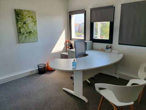 Vente Bureau de 37 m2 dans une zone tertiaire, à Saint-Nazaire (44600) en France