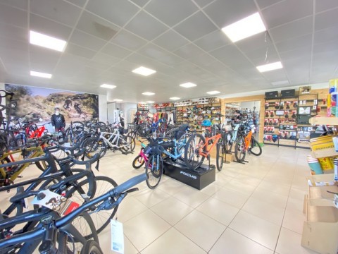 Vente Local commercial , 150 m2 dans les Bouches du Rhône (13) en France