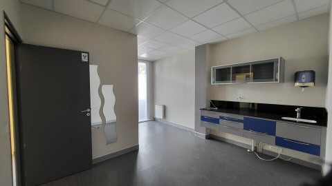 Vente Bureaux / Locaux professionnels, 82 m2 dans le centre ville, à Saint-Nazaire (44600) en France