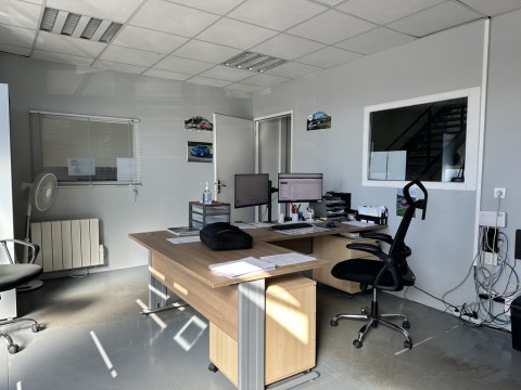 Vente Local à usage artisanal de 190 m2 ans une zone d'activité, à Viriat (01440) en France