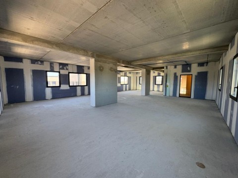 Vente Bureau ou local professionnel de 112 m2 à Montfavet (84140) en France