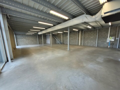 Vente Local commercial de 400 m2 dans une zone dynamique, à Davézieux (07430) en France