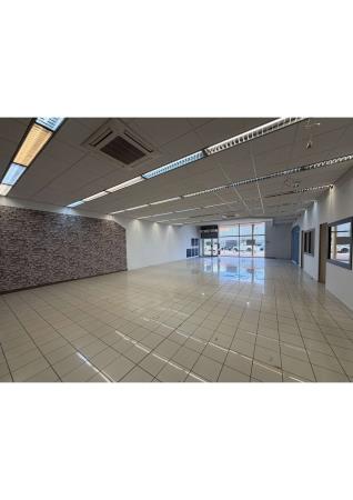 Vente Local commercial de 5090 pi2 à Avignon (84000) en France