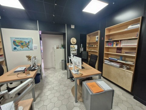 Vente Local commercial de 1080 pi2 à Bordeaux (33000) en France