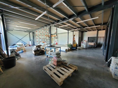 Vente Local mixte de dépôt et bureaux de 624 m2 dans une zone dynamique, à Apprieu (38140) en France