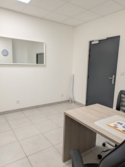 Vente Bureau de 15 m2 dans un centre commercial, à Bourgoin-Jallieu (38300) en France