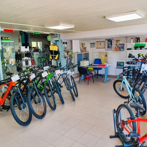 Vente Garage, 197 m2 en Gironde (33) en France