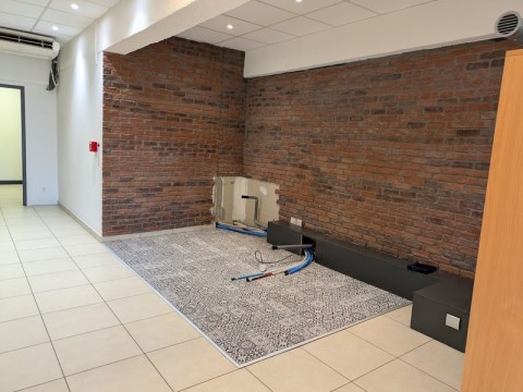Vente Local commercial idéal pour Salon de coiffure, 75 m2 dans un centre commercial, à Bourgoin-Jallieu (38300)