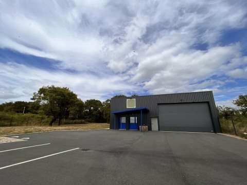 Vente Local commercial Local d'activité / Entrepôt, 2100 pi2 à Nantes (44000) en France