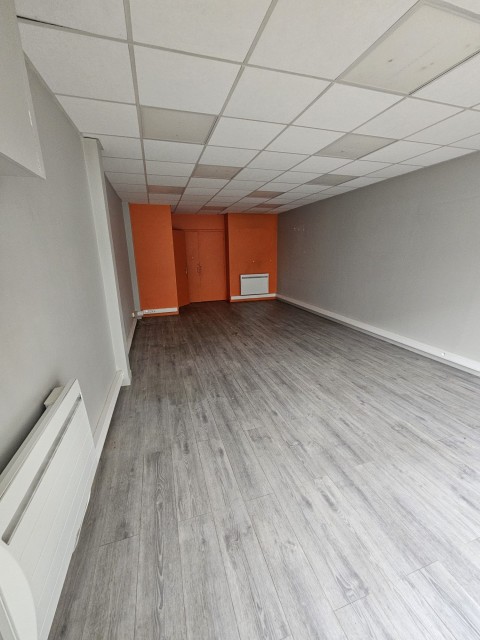 Vente Local commercial , 37 m2 à Saintes (17100)