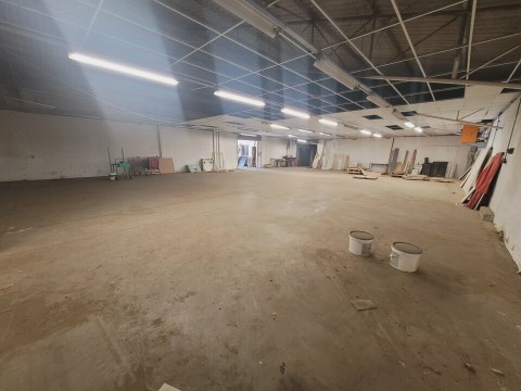 Vente Local commercial , 600 m2 à La Côte-Saint-André (38260)