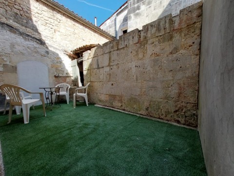 Vente Immeuble en cours de rénovation de 2030 pi2 dans une zone dynamique, à Saint-Savinien (17350) en France